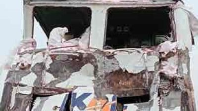 Kereta Api Kertanegara Ringsek Setelah Menghantam truk di Kediri, Senin (10:03:2025)