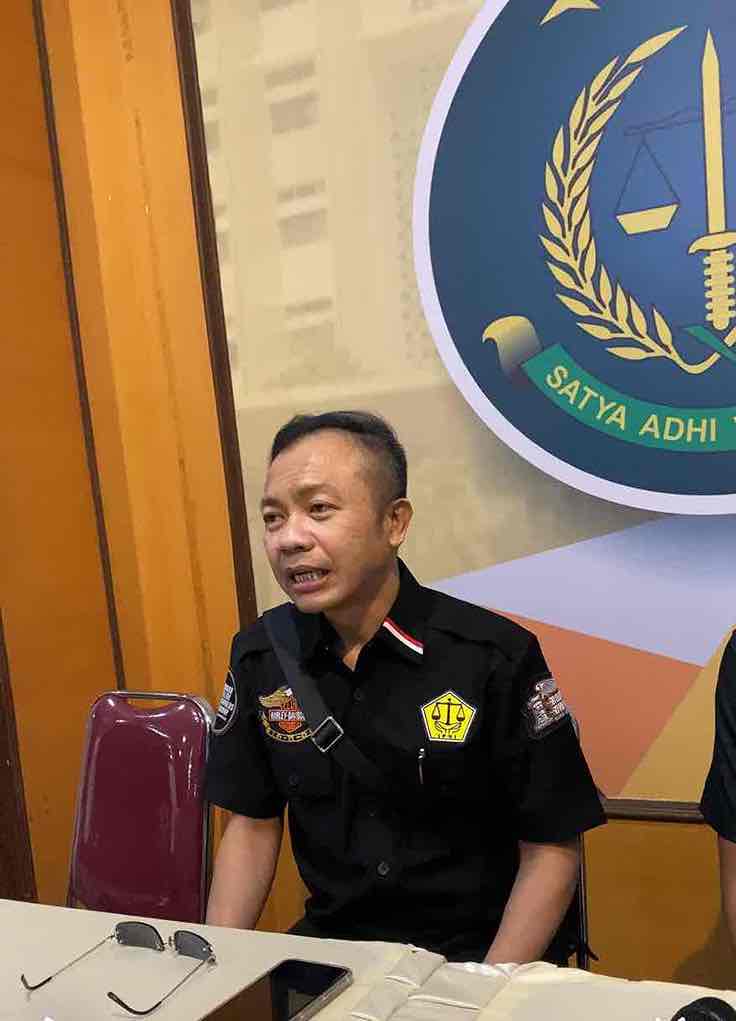 Makde Rahmad Diperiksa Kejari Kab Blitar, Singgung TP2ID dan Penggeledahan Rumah Kaka Kandung Mak Rini Mantan Wakil Bupati Blitar, Rahmad Santoso saat Memberi Keterangan usai Menjalani Pemeriksaan di Kejari Kabupaten Blitar