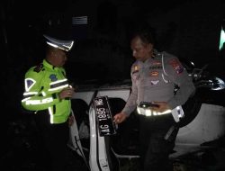 Mobil Mini Bus Tertabrak Kereta api di Blitar, 1 Tewas 1 Luka-Luka Mobil Mini Bus Tertabrak Kereta api di Blitar, 1 Tewas 1 Luka-Luka