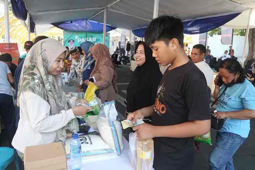 Stok Kebutuhan Pokok di Banyuwangi Aman hingga Lebaran Operasi Pasar di Kabupaten Banyuwangi untuk Memastikan Kebutuhan Pokok Aman selama Puasa dan Lebaran