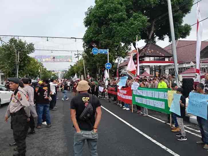 Ormas GPI di Blitar Menggelar Aksi Unjukrasa di Gedung DPRD Kota Blitar Mendukung UU TNI