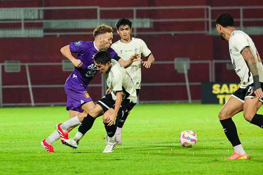 Ditahan Imbang 2-2 PSM Makassar, Marcelo Sebut Pemain Belakang Persik Kediri Kehilangan Fokus Persik Kediri Ditahan Imbang Tim Tamu PSM Makasar di Stadion Supriyadi Kota Blitar