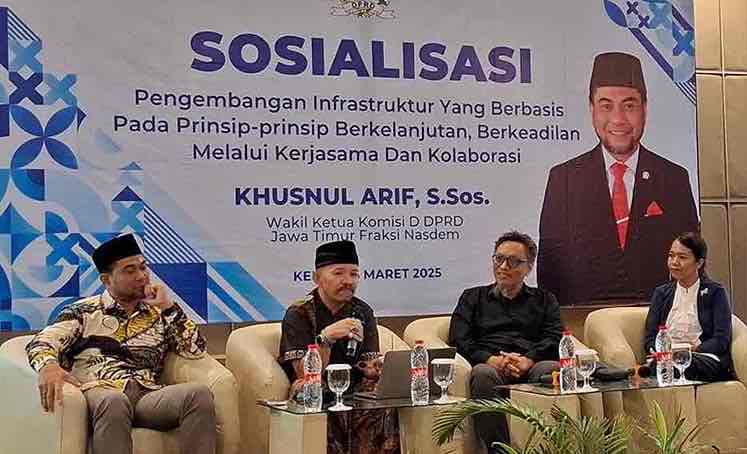 Wakil Ketua Komisi D DPRD Jatim Khusnul Arif Gelar Diskusi Pembangunan, Bahas Persoalan Banjir di Kediri Wakil Ketua Komisi D DPRD Provinsi Jawa Timur Khusnul Arif S.Sos Menggelar Sosialisasi Pembangunan dan Infrastruktur di Kediri Bersama Ormas, Mahasiswa, dan Pekerja Media