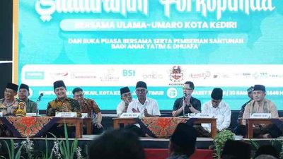 Ponpes Wali Barokah Gelar Bukber Santuni Anak Yatim Bersama Ulama Umaroh dan Pemkot Kediri