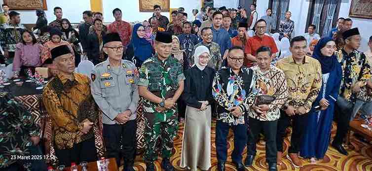 Walikota Kediri, Mbak Vinanda Ajak PERADI SAI kediri Raya Kolaborasi Bangun Kota Kediri Wali Kota Kediri Vinanda Prameswati mengajak Perhimpunan Advokat Indonesia Suara Advokat Indonesia (PERADI SAI) Kediri Raya untuk berkolaborasi membangun Kota Kediri