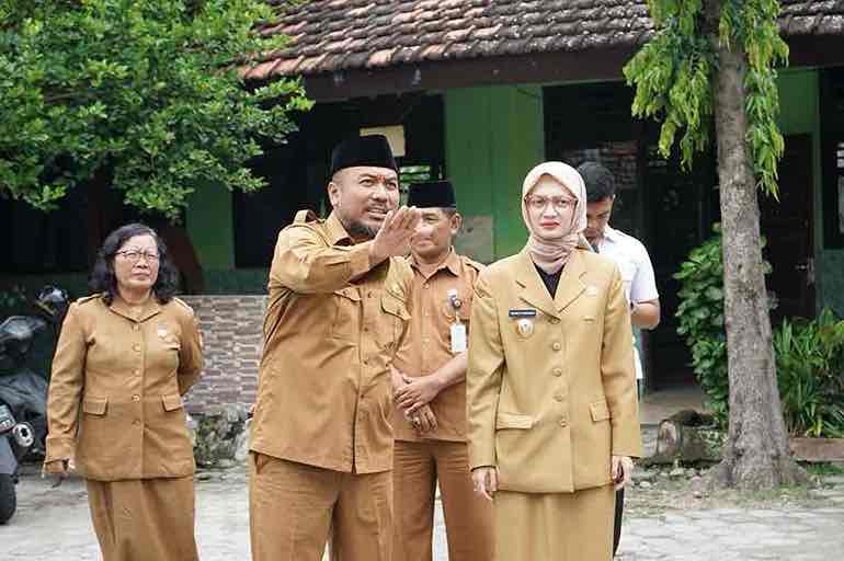 Dorong Peningkatan Kualitas Pendidikan di Kota Kediri, Mbak Vinanda Instruksikan Perbaikan Sekolah Rusak Wali Kota Kediri Vinanda Prameswati, saat Mmeninjau SD Negeri Setono Pande