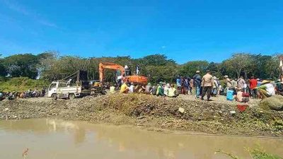 Rusak Mata Air, Warga 4 Kecamatan Demo Minta Tambang Pasir di Kali Putih Blitar Pergi Rusak Mata Air, Warga 4 Kecamatan Demo Minta Tambang Pasir di Kali Putih Blitar Pergi