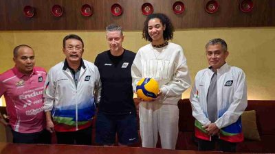 Tiba di Kediri Atlet Olimpiade Bola Voli Peraih Emas Jordan Thompson Ingin Bantu JPE Berprestasi di Pro Liga 2025