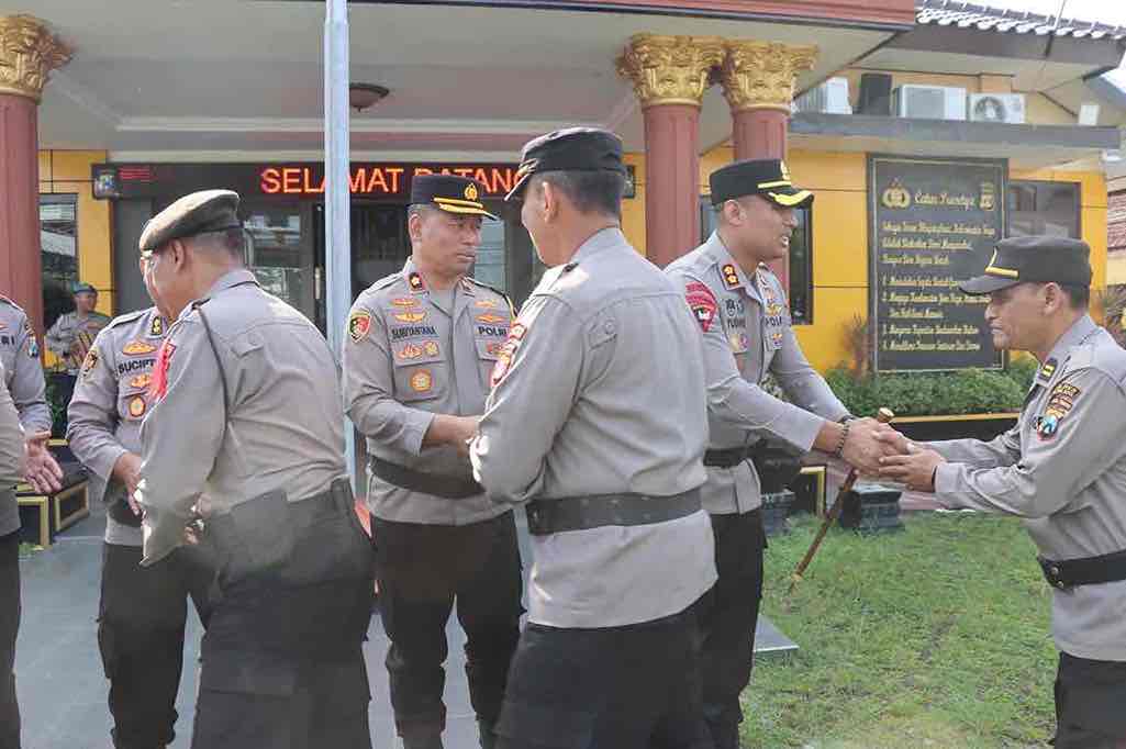 Penuh Kehangatan, Momen Idul Fitri Satukan Keluarga Besar Polres Blitar Kota Kapolres Blitar Kota AKBP Titus Yudho Uly Bersama Jajaran Polres Blitar Kota