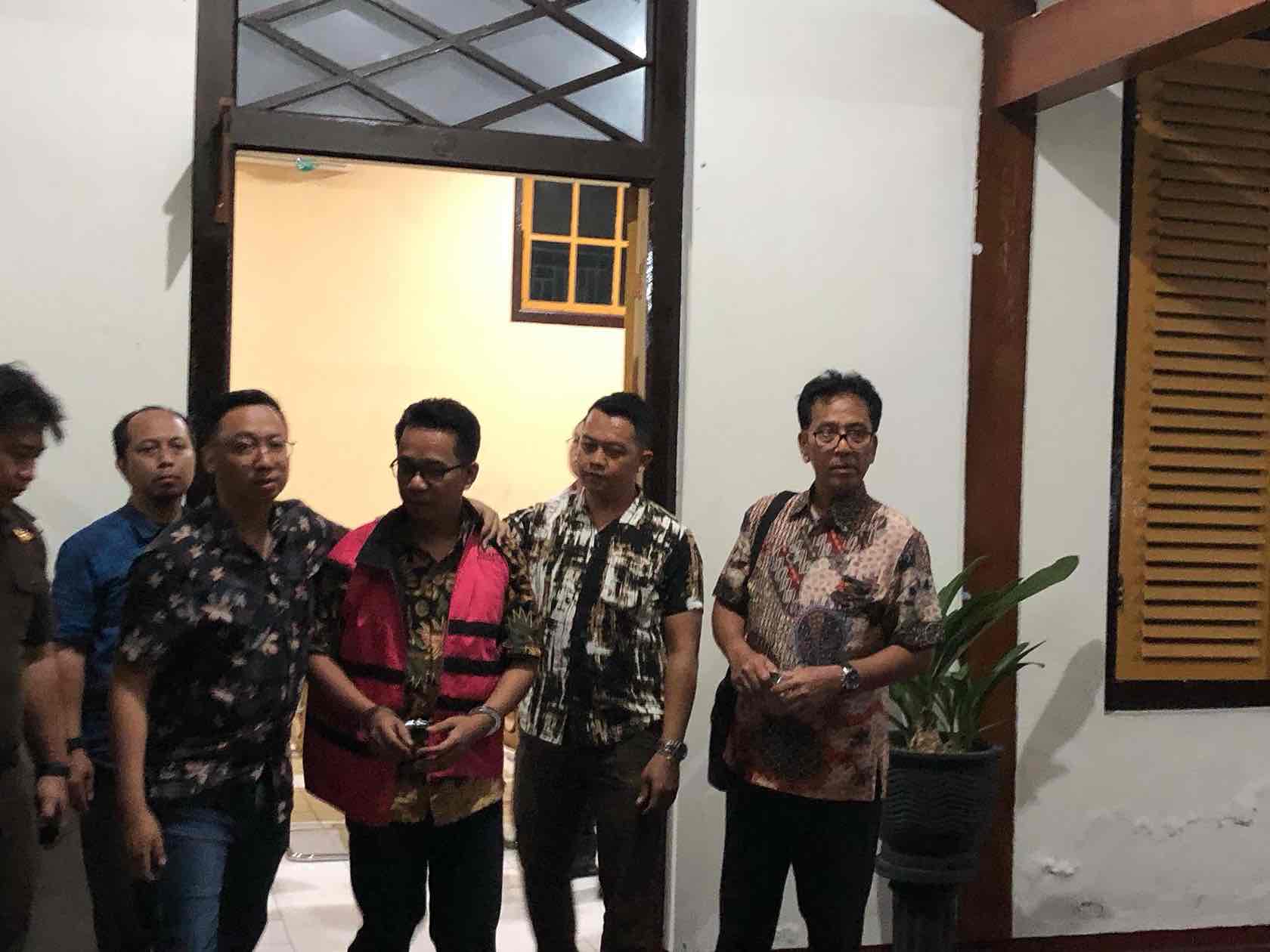 HB Ingin Kejari Kabupaten Blitar Tegakkan Hukum pada Semua Oknum yang Terlibat Kejari Kabupaten Blitar Menahan BS karena Dugaan Kasus Korupsi DAM Kali Bentak