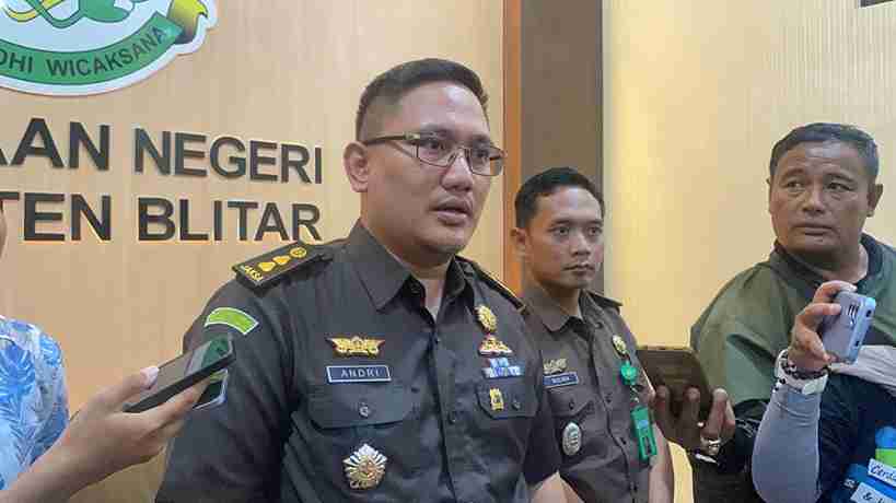 Mantan Bupati Blitar, Rini Syariffah Diperiksa Kejaksaan 6,5 Jam, Soal Apa ? Plt Kepala Kejaksaan Negeri Blitar, Dr. Andrianto Budi Santoso, S.H.,M.H.