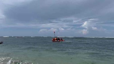 Proses Pencarian 3 Santri Korban Tenggelam Terseret Ombak Pantai Balekambang, Malang, Jawa Timur