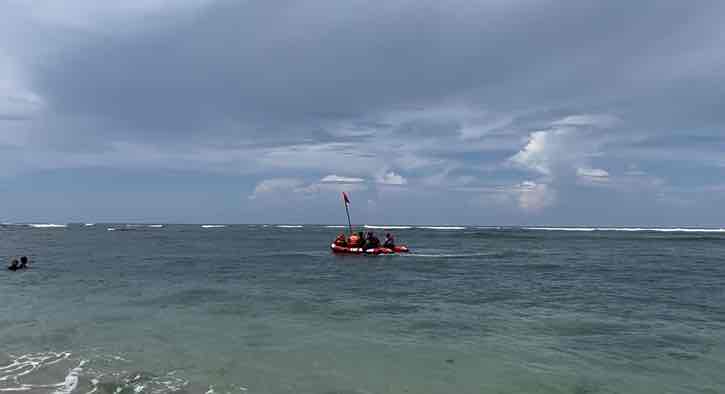 2 dari 3 Korban Tenggelam di Pantai Balekambang Malang, Warga Sidoarjo Proses Pencarian 3 Santri Korban Tenggelam Terseret Ombak Pantai Balekambang, Malang, Jawa Timur