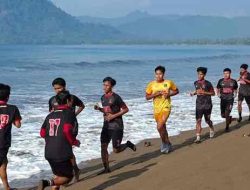 Inter Kediri Boyong 28 Pemain, Gembleng Fisik di Pantai Prigi Trenggalek 4 Hari Inter Kediri Boyong 28 Pemain, Gembleng Fisik di Pantai Prigi Trenggalek 4 Hari