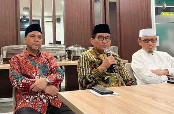 Apakah Kita Cendekiawan Muslim ? Cendekiawan Muslim dan Negara: Analisis Sejarah dan Kontribusi terhadap Pembangunan Negara Ulul Albab Ketua ICMI Orwil Jawa Timur, Akademisi Unitomo.