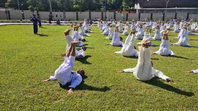 Anggota Polres Blitar Mengikuti Tes Beladiri