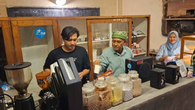 Bekas Bangunan Sekolah Disulap Menjadi Warung Kopi