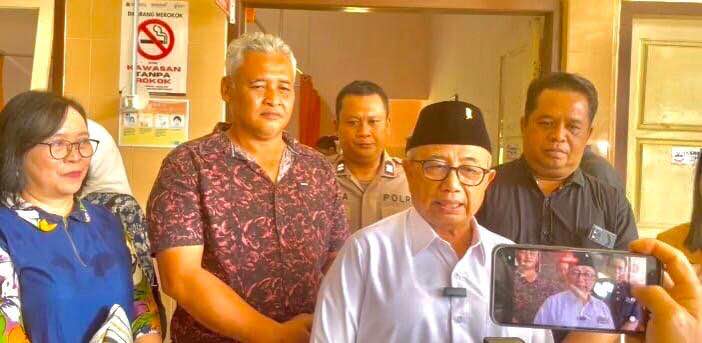 Bupati Blitar Besuk Lansia Korban Keracunan di Selorejo, Pemeriksaan Makanan Diperketat Bupati Blitar Drs H Rijanto MM