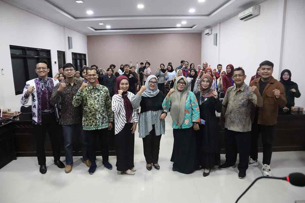 UNISBA Blitar Gelar Forum Kemisan, Gen Z Dibekali Cara Atasi FOMO Fakultas Ilmu Sosial dan Politik FISIP Universitas Islam Balitar UNISBA Blitar kembali menggelar Forum Kemisan edisi ke 10 di Aula Majapahit