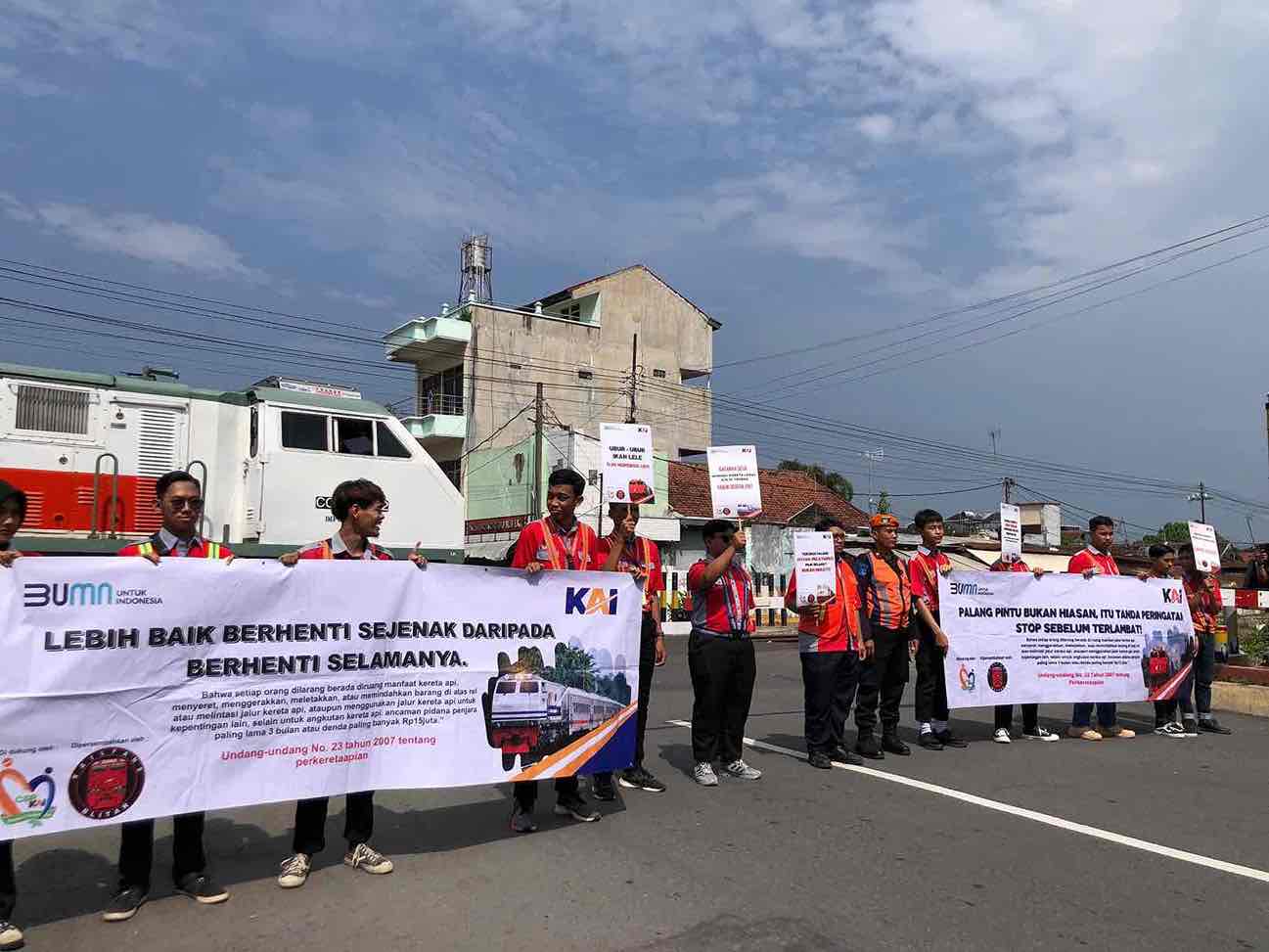 KAI Daop 7 Madiun Ajak Warga Jaga Keselamatan di Perlintasan Sebidang KAI Daop 7 Madiun Sosialisasi Keselamatan KA di JPL 196 Blitar
