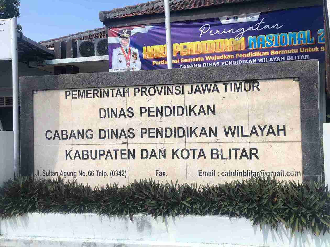 Daftar SPMB SMA/SMA 2025/2026 di Blitar Simak Pengumuman Perubahan Jalur dari Cabang Dindik Jatim Ini Kantor Cabang Dinas Provinsi Wilayah Blitar
