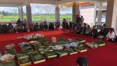 Kenduri dalam rangka Bersih Desa Kelurahan Blitar
