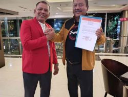 Depidar XII Soksi Jatim Serahkan Dukungan untuk Ali Mufti Pimpin Golkar Jatim Depidar XII Soksi Jatim Serahkan Dukungan untuk Ali Mufti Pimpin Golkar Jatim