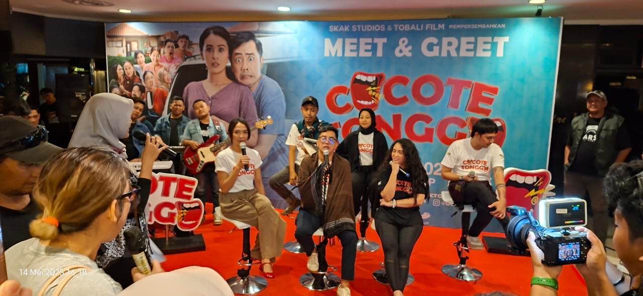 Meet And Greet Pemeran Film Cocote Tonggo di Kediri, Hasil Kolaborasi Komedian Dan Aktor Lintas Generasi Meet And Great dengan Pemeran Film Komedi Cocote Tonggo di Golden Theater Kediri