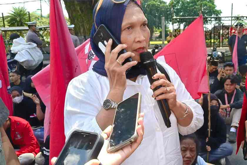 3 Tahun Pailit, Buruh Rokok Desak Bokormas Bayar Hak Karyawan Ningsih perwakilan buruh rokok Bokormas