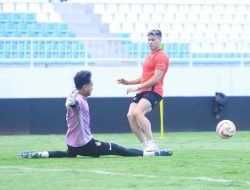 Waspadai Agresivitas Arema FC di Menit Awal, Persik Kediri di Genjot Fisik Pemain dan Servis Bola Mati Waspadai Agresivitas Arema FC di Menit Awal, Persik Kediri di Genjot Fisik Pemain dan Servis Bola Mati