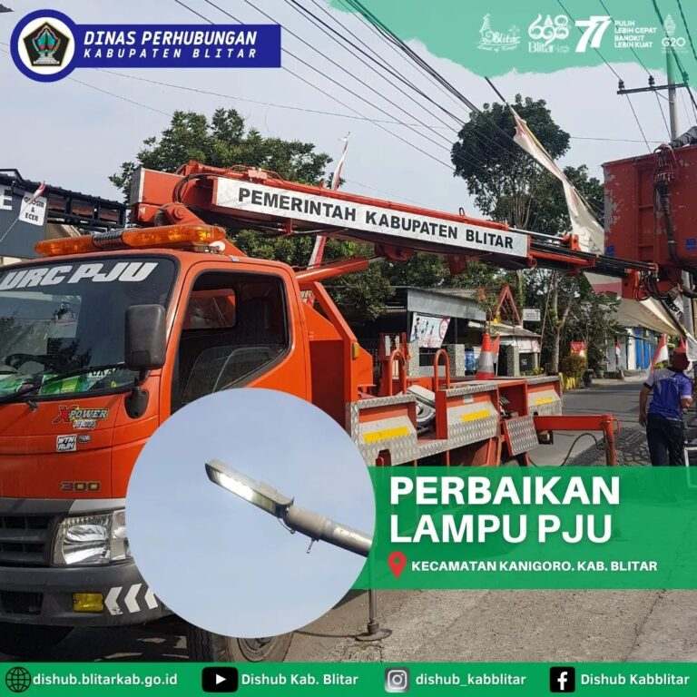 70 Persen Jalan di Kabupaten Blitar Masih Gelap, Dishub Akui Terkendala Anggaran Pasang PJU Perbaikan PJU oleh Dinas Perhubungan Kabupaten Blitar foto Dishub Kab Blitar