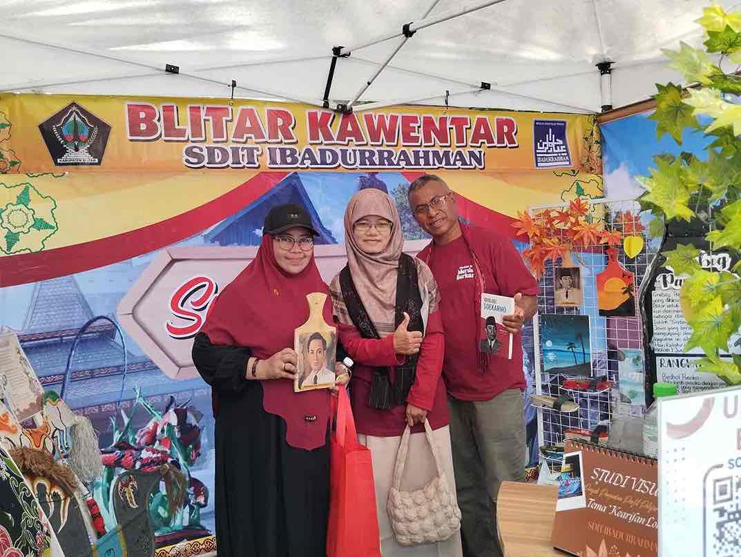 SDIT Ibadurrahman usung Tema Kearifan Lokal Blitar di Festival Literasi Nasional 2025 di Balai Kota Surakarta SDIT Ibadurrahman Desa Kendalrejo Kecamatan Srengat Kabupaten Blitar