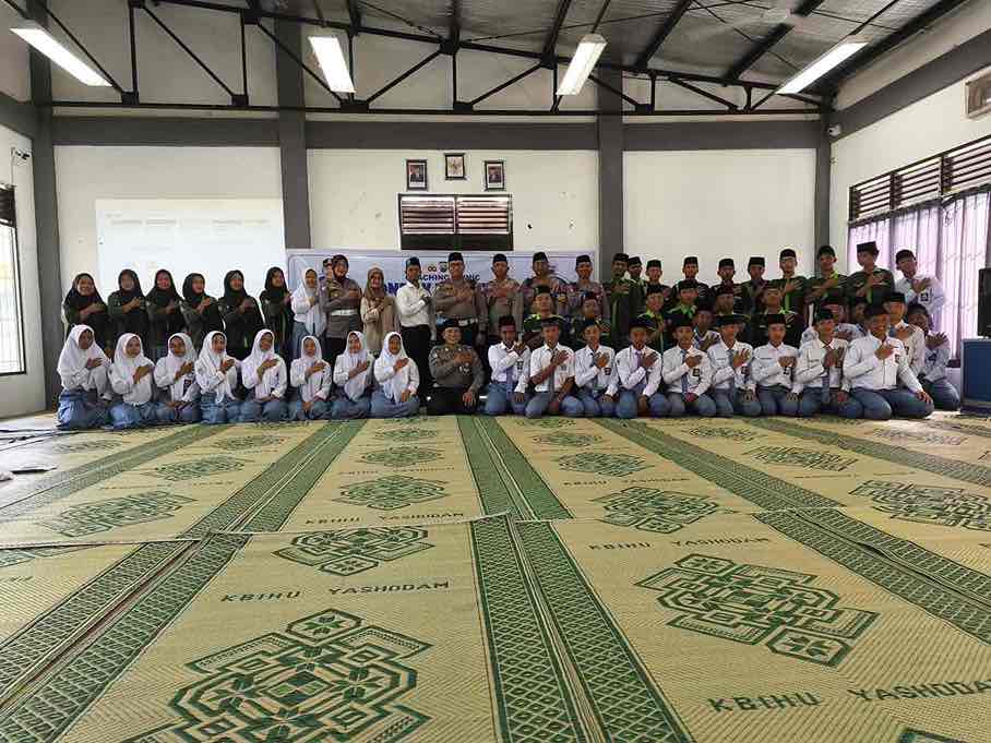 Satlantas Polres Blitar Gelar Coaching Clinic Road Safety di Ponpes Mambaul Hisan Satlantas Polres Blitar Menggelar Sosialisasi Road Safety di Pondok Pesantren