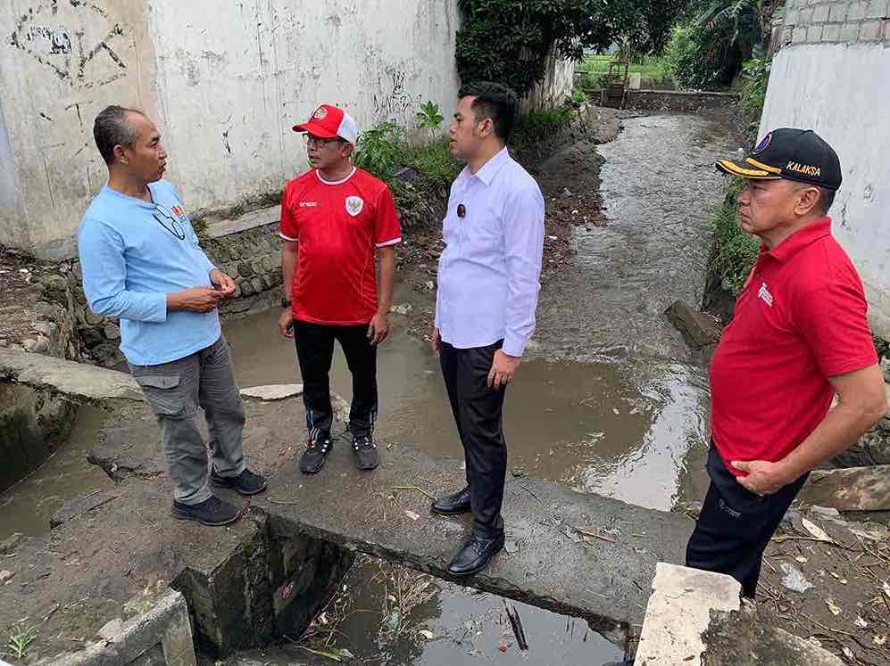 Usai Periksa Saluran Irigasi, Wali Kota Blitar akan Tata Ulang Saluran Irigasi Penyebab Banjir Wali Kota Blitar Syauqul Muhibbin Memeriksa Saluran Irigasi