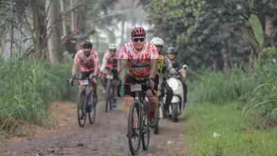 Ratusan Anggota Polisi Bersepeda dari Kota Blitar hingga Lereng Gunung Kelud