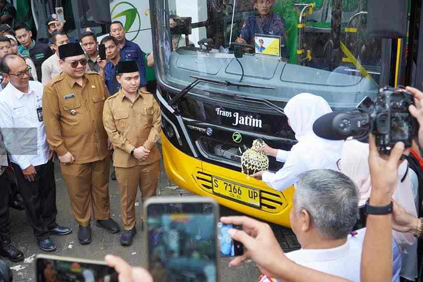 Dulu Pemersatu Nusantara, “Patih Gajah Mada” Kini Satukan Mojokerto-Sidoarjo Gunernur Khofiffah Indah Parawangsa Meresmikan Bus Patih Gajah Mada Jurusan Mojokerto Sidoarjo