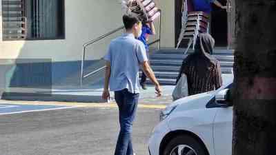 Gus Adib sapaan akrab Adib Muhammad Zulkarnain saat Memenuhi Panggilan Kejari Kabupaten Blitar dalam Kasus Dugaan Korupsi DAM Kali Bentak di Kecamatan Panggungrejo Kabupaten Blitar