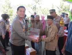 HUT Bhayangkara ke-79, Polres Blitar Salurkan Bantuan Sosial ke Warga Kampung Baru HUT Bhayangkara ke-79, Polres Blitar Salurkan Bantuan Sosial ke Warga Kampung Baru