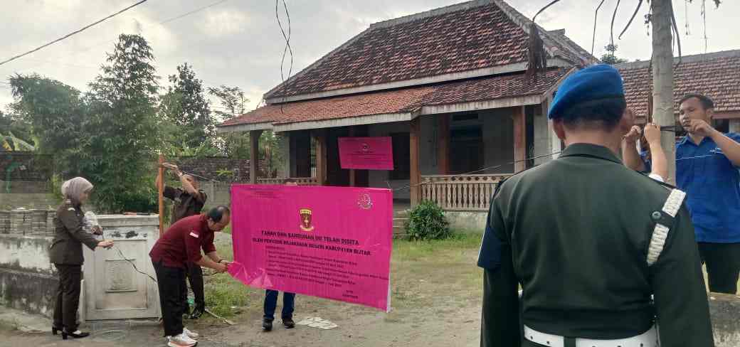 Kejari Kabupaten Blitar Sita Aset HB TSK DAM Bentak, TSK yang Lain Kapan ? Kejari Kabupaten Blitar Menyita Tanah Bangunan Milik HB Korupsi