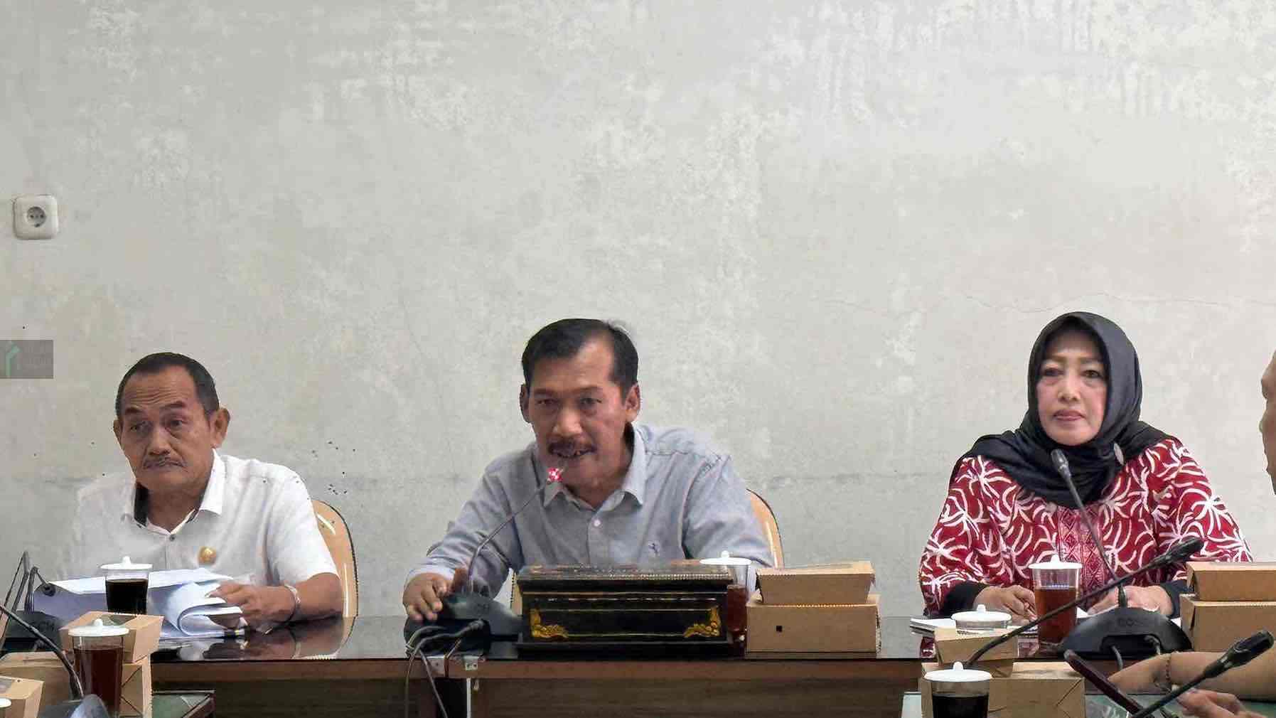 Komisi 1 DPRD Kabupaten Blitar Undang OPD Bahas Ranperda, Agar Sinergi Komisi I DPRD Kabupaten Blitar undang OPD karena Ingin Ranperda Berjalan Sesuai Harapan Eksekutif dan Legislatif