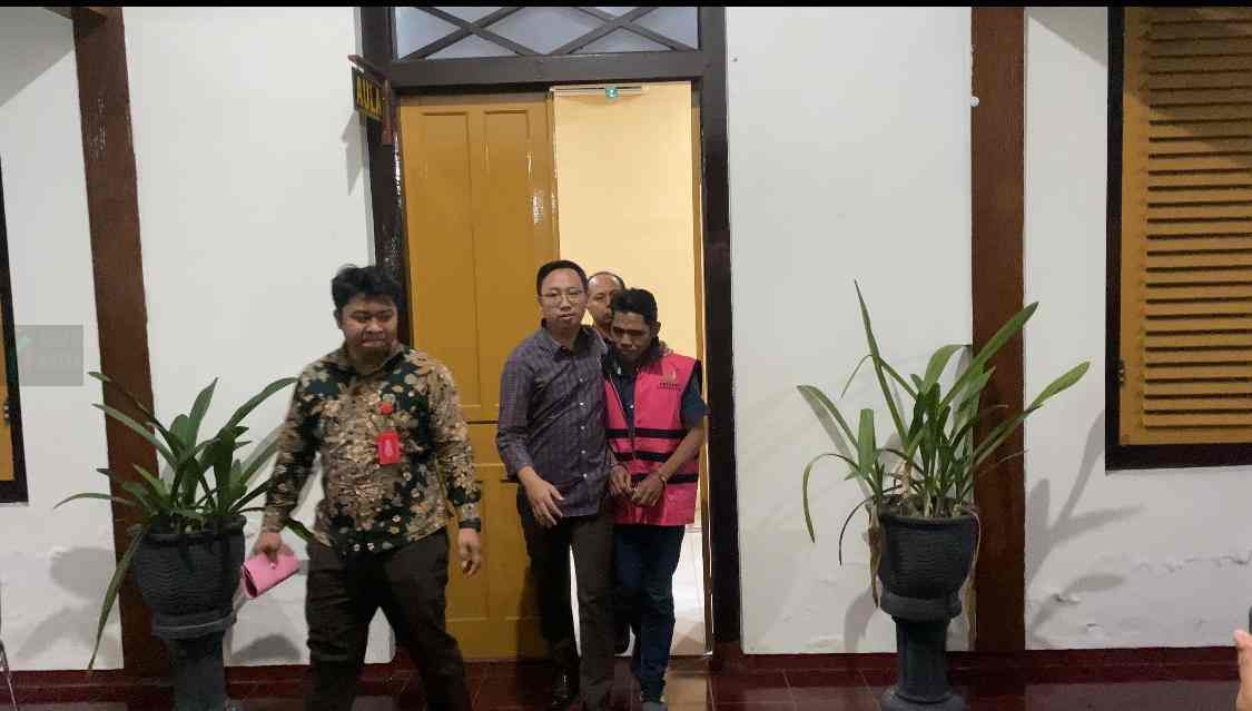 Kejari Sebut MM Kakak Kandung Mantan Bupati Mak Rini Diduga Tilep Uang Negara Rp1,1 Miliar Mohamad Muklison Kakak Rini Syariffah