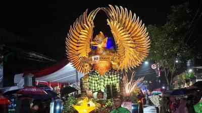 Kirap Pancasila Kota Blitar, Semangat Warga Pawai Lampion Di Tengah Gempuran Hujan