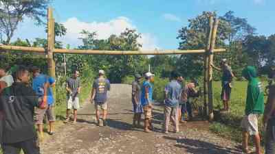 Petani Demo Tolak Akses Truk ke Tambang Pasir