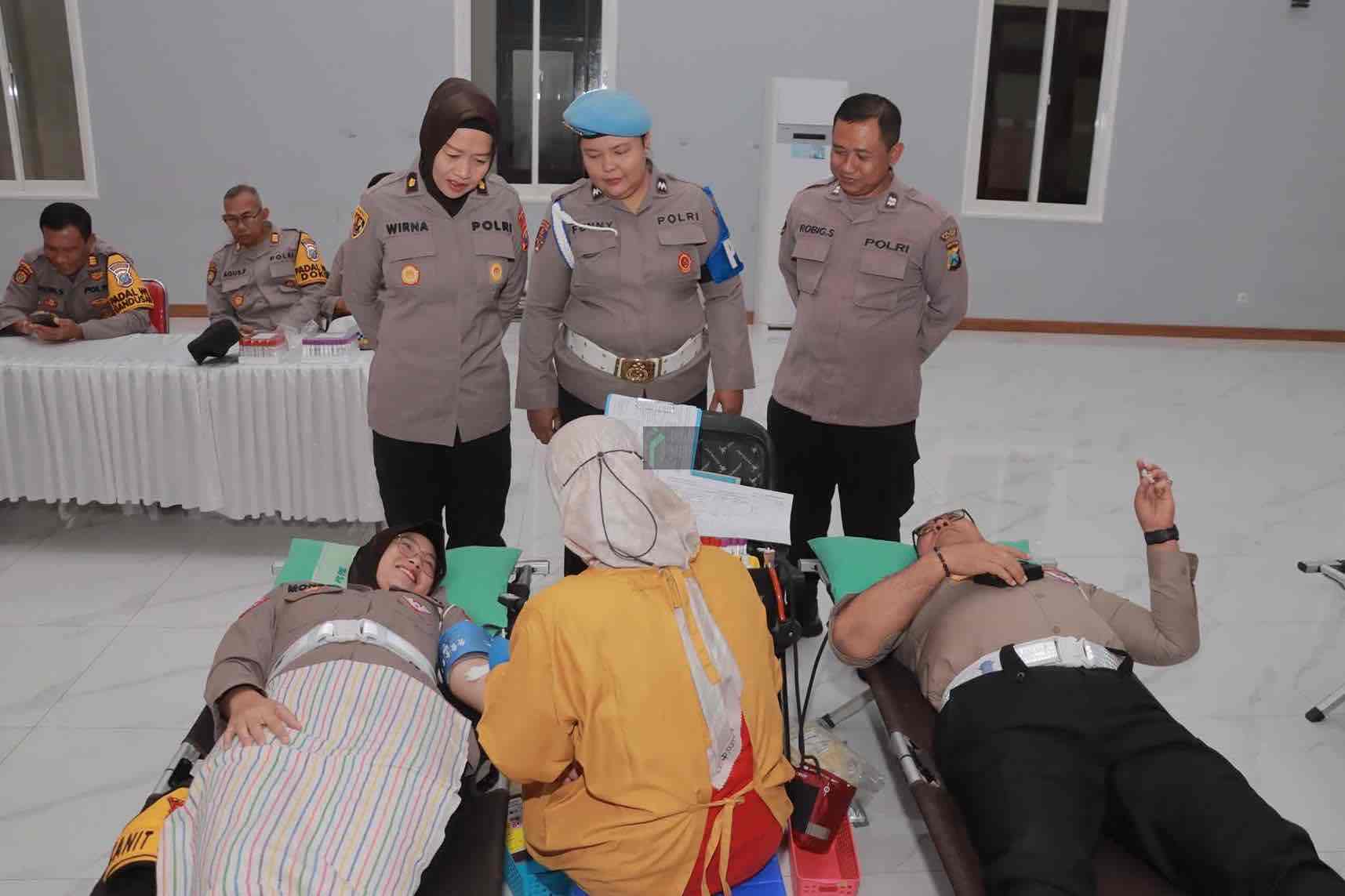 Polres Blitar Gelar Donor Darah Peringati Hari Bhakti Bhayangkara ke 79