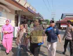 HUT Bhayangkara ke-79, Polres Blitar Berbagi dengan Anak Yatim Piatu dan Gelar Khitanan Massal HUT Bhayangkara ke-79, Polres Blitar Berbagi dengan Anak Yatim Piatu dan Gelar Khitanan Massal