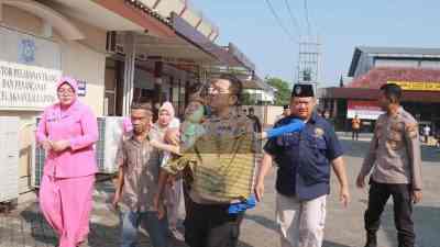 HUT Bhayangkara ke-79, Polres Blitar Berbagi dengan Anak Yatim Piatu dan Gelar Khitanan Massal Polres Blitar Gelar Khitanan Masal