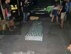 Polres Blitar Amankan Dua Sopir Pick-Up Pengangkut Ratusan Botol Arak di Talun Polres Blitar Amankan Dua Sopir Pick-Up Pengangkut Ratusan Botol Arak di Talun