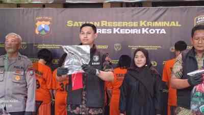 Polres Kediri Kota Gulung Komplotan Emak Emak Pencurian Lintas Kota Spesialis Swalayan Polres Kediri Kota Gulung Komplotan Emak Emak Pencurian Lintas Kota Spesialis Swalayan