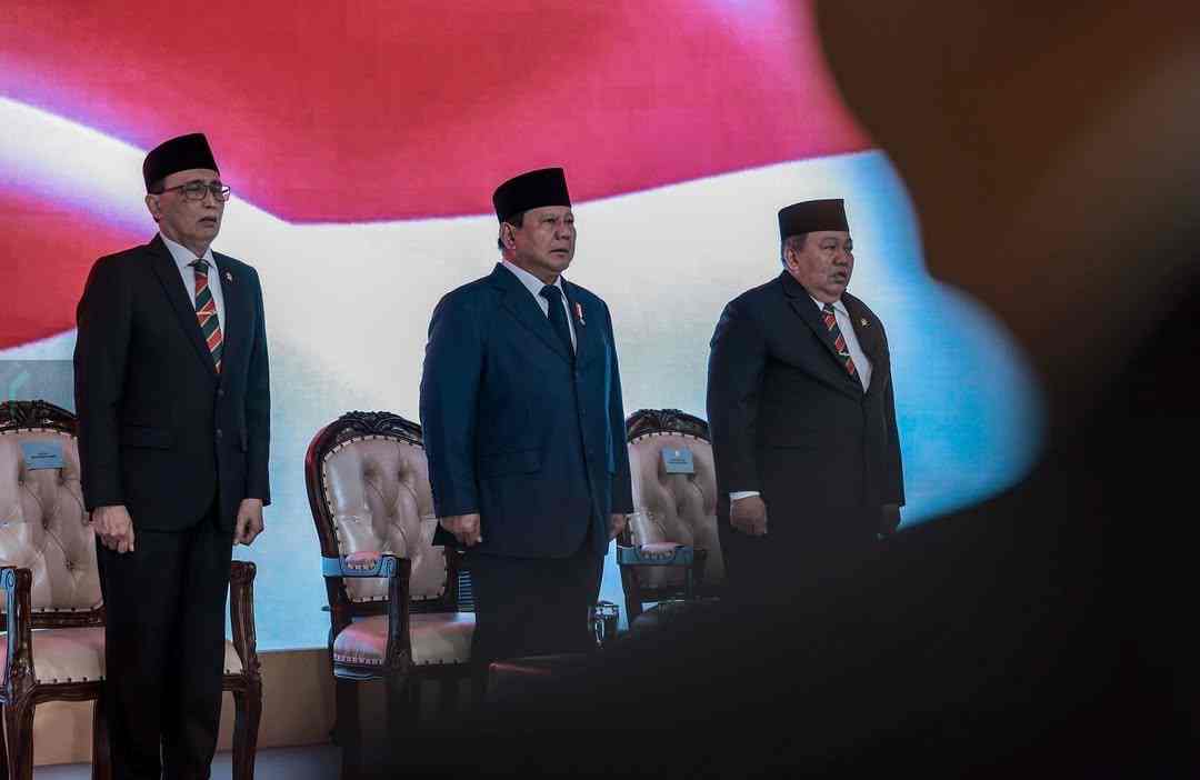 Kepercayaan Publik Tinggi, 73,6% Masyarakat Puas Pemberantasan Korupsi Era Prabowo Presiden Prabowo menghadiri pengukuhan ribuan hakim Mahkamah Agung sumber IG presidenrepublikindonesia