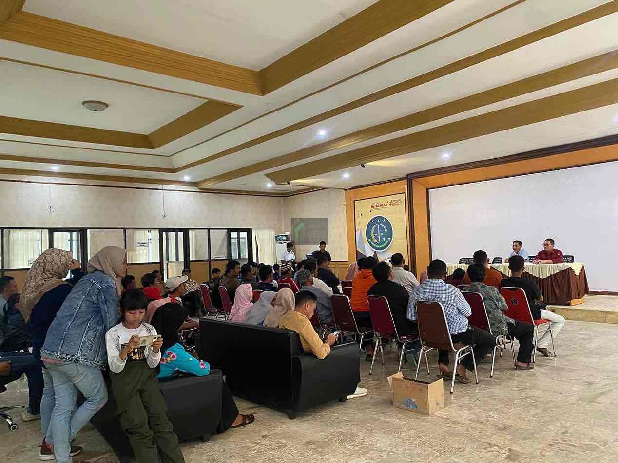 HGU Baru Muncul Perkebunan Belum Penuhi Kewajiban, 48 Warga Sidorejo Laporkan Perkebunan ke Kejaksaan Negeri Blitar Puluhan Warga Desa Sidorejo, Kecamatan Doko Diterima di Aula Kejaksaan Negeri Kabupaten Blitar